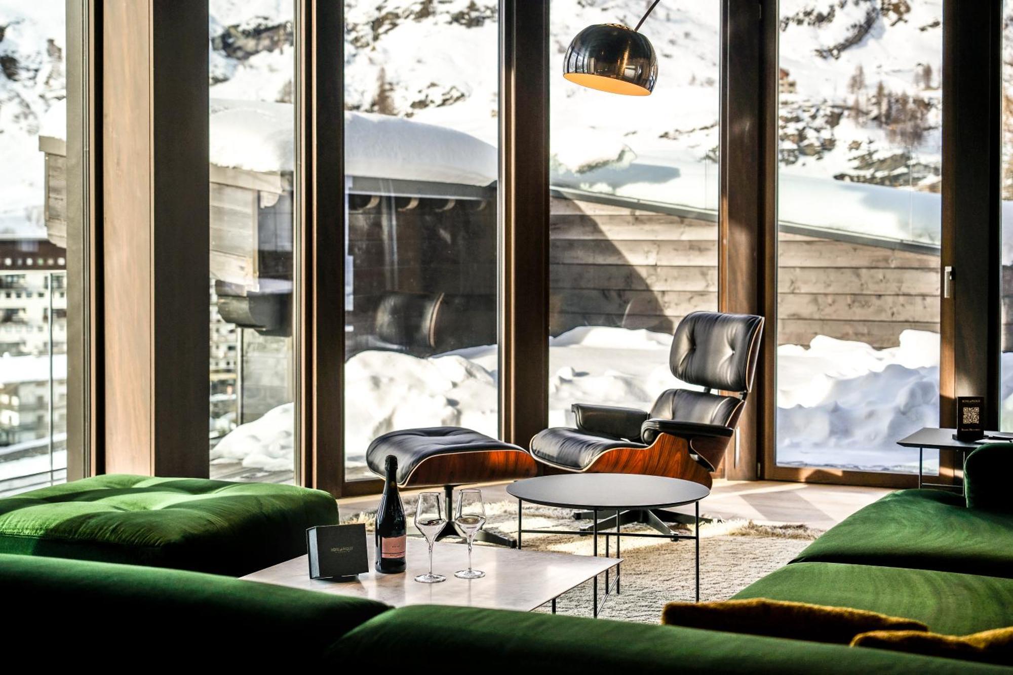Hotel Al Piolet بيريوِل تْشيرفينيا المظهر الخارجي الصورة